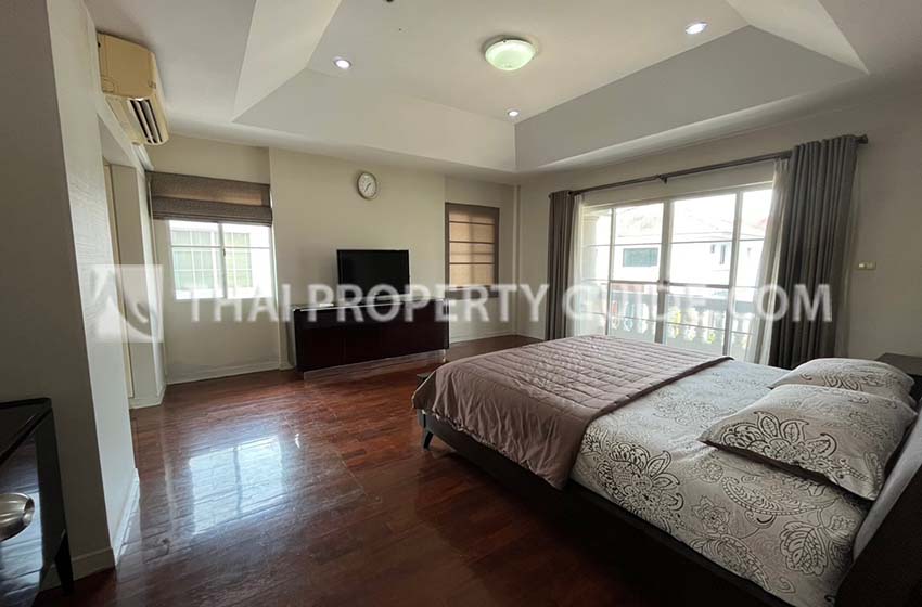 House with Shared Pool in Sukhumvit 